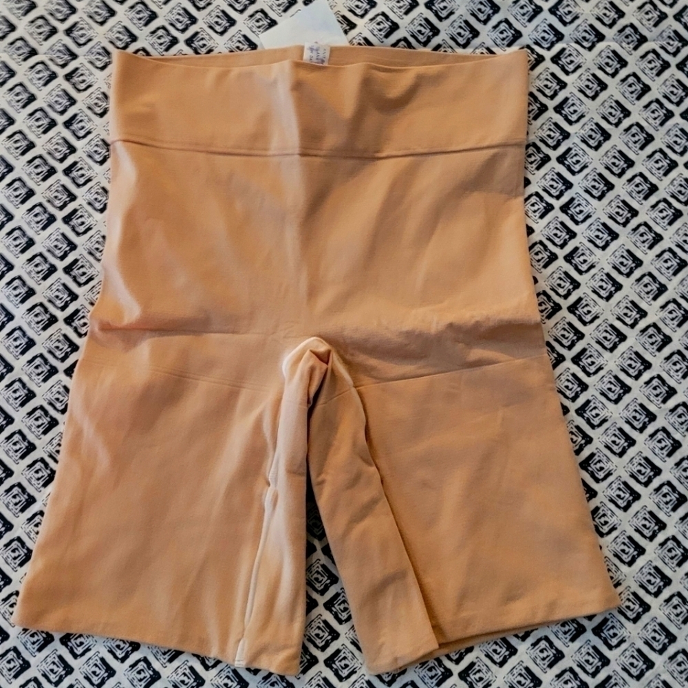 Hbi seamless Sample NWOT style DB4577 xl
